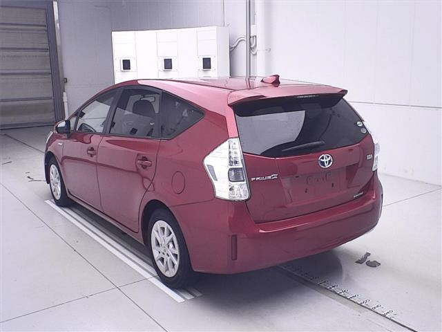 TOYOTA PRIUS ALPHA 2014