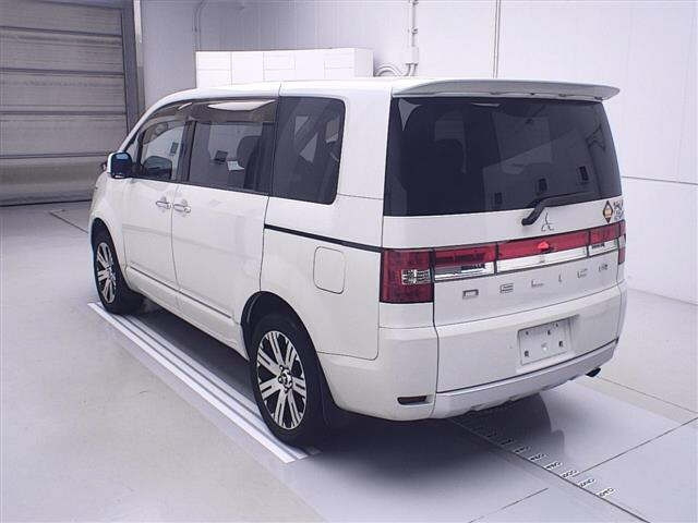 MITSUBISHI DELICA D5 2011