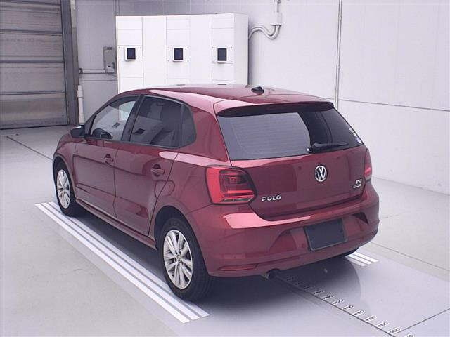 VOLKSWAGEN POLO 2016