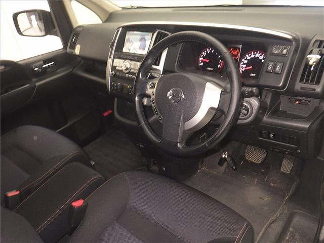 NISSAN SERENA 2010