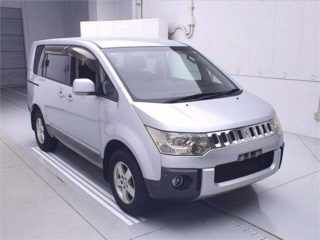 MITSUBISHI DELICA D5 2010