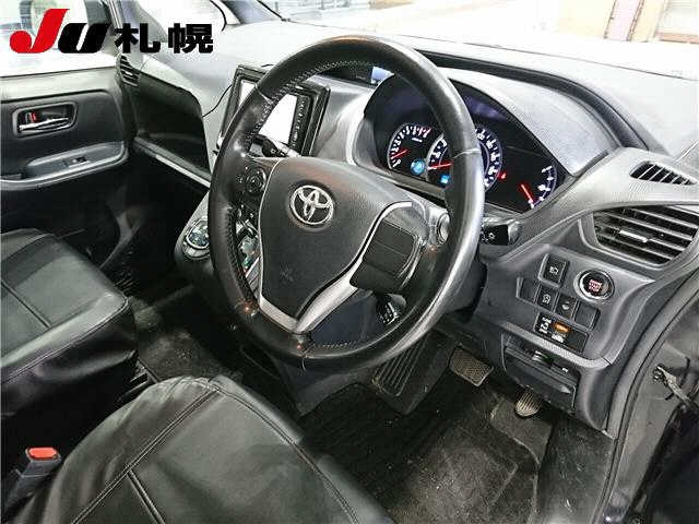 TOYOTA VOXY 2014