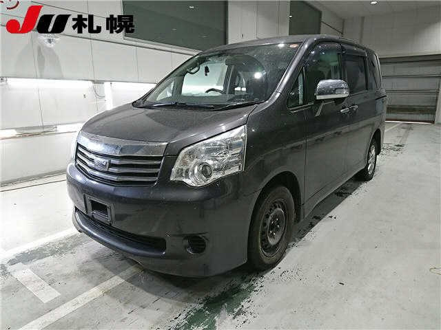 TOYOTA NOAH 2010