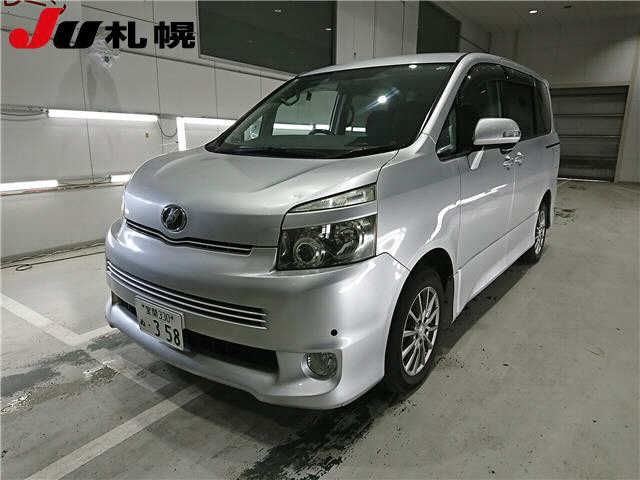 TOYOTA VOXY 2009