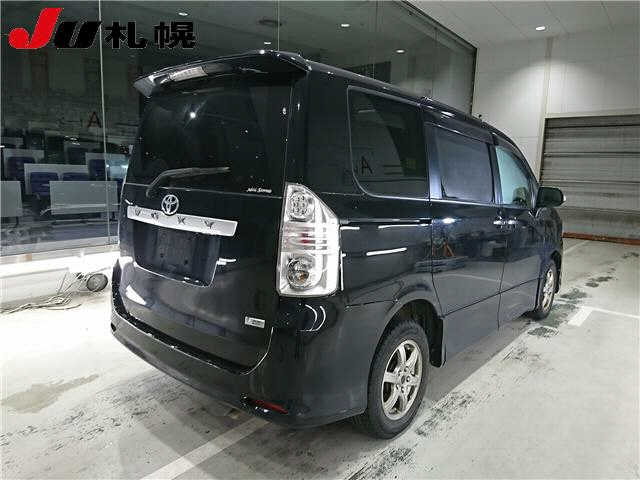 TOYOTA VOXY 2009
