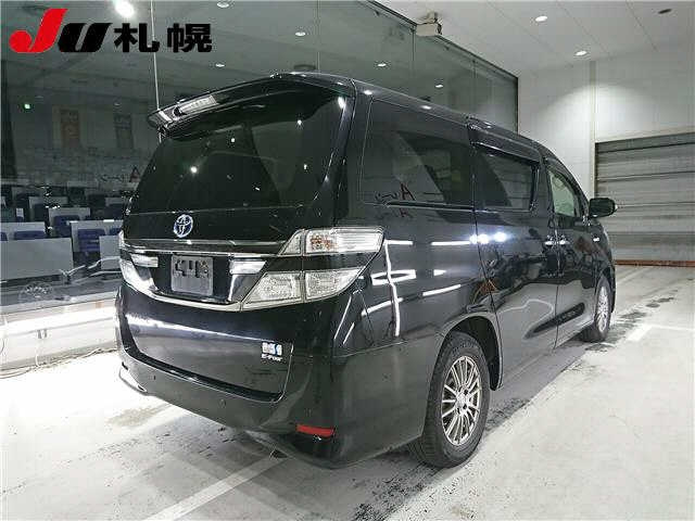 TOYOTA VELLFIRE 2013