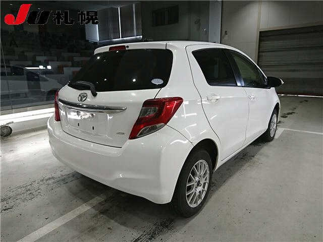TOYOTA VITZ 2015