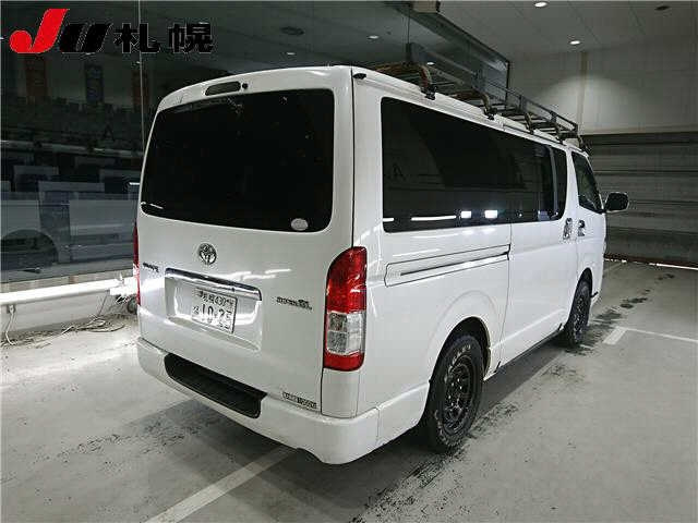 TOYOTA HIACE VAN 2011