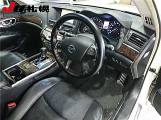NISSAN FUGA 2010