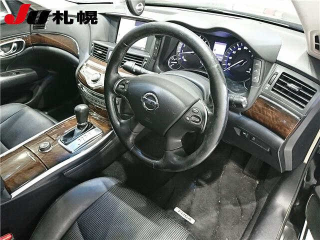 NISSAN FUGA 2010