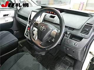 TOYOTA NOAH 2012