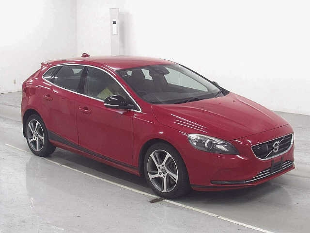 VOLVO V40 2016
