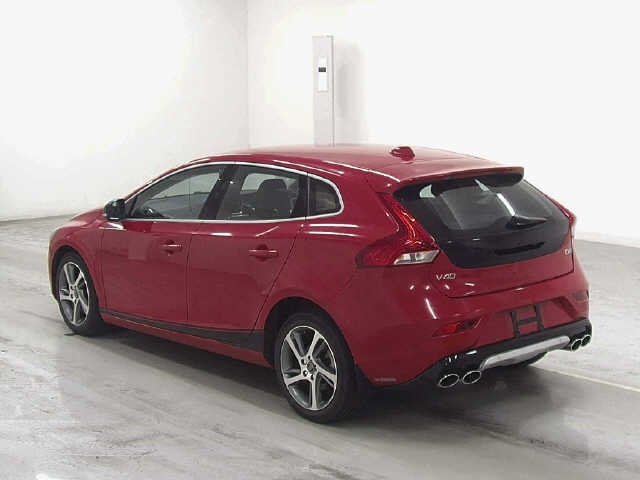 VOLVO V40 2016