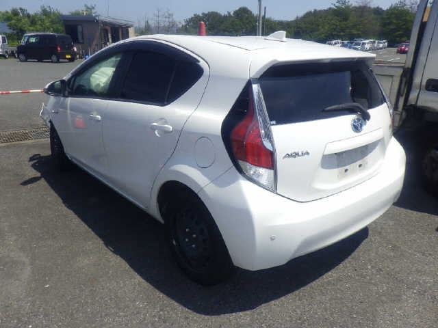 TOYOTA AQUA 2015