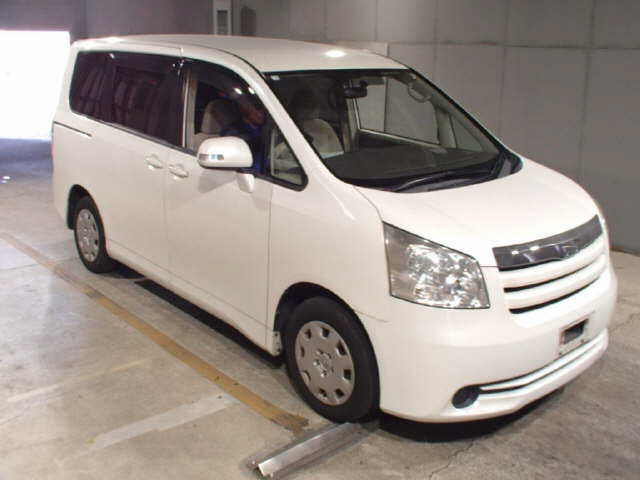 TOYOTA NOAH 2008