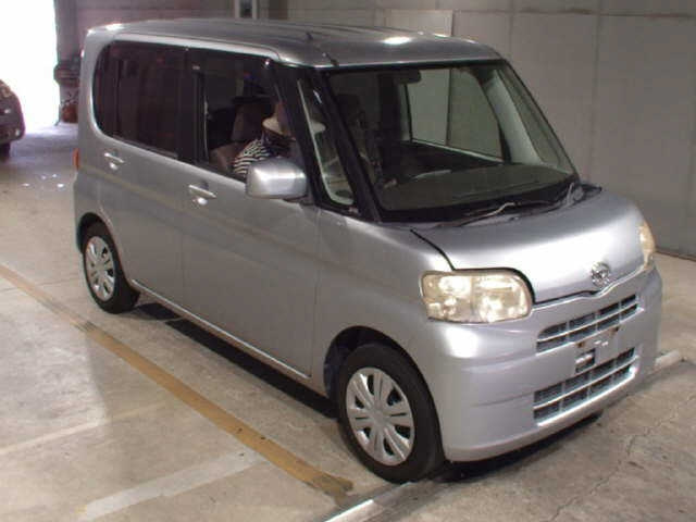 DAIHATSU TANTO 2010
