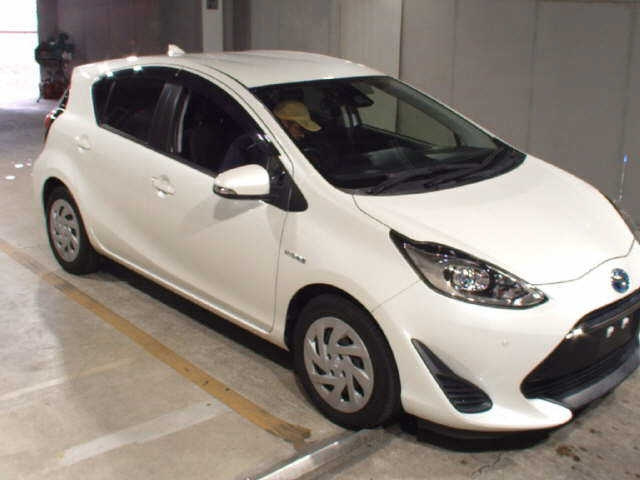 TOYOTA AQUA 2018