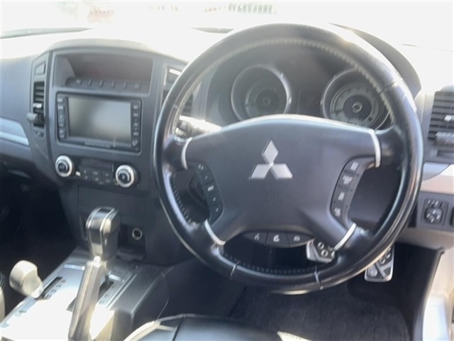MITSUBISHI PAJERO 2012