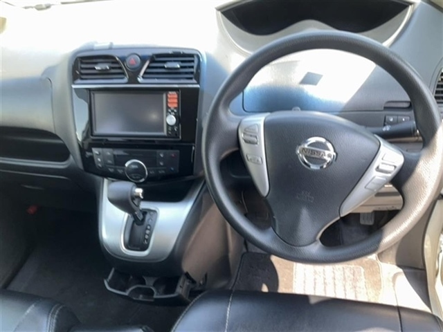 NISSAN SERENA 2015