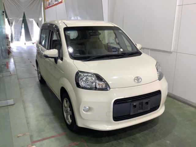 TOYOTA PORTE 2012