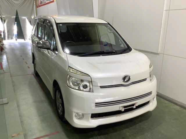 TOYOTA VOXY 2009
