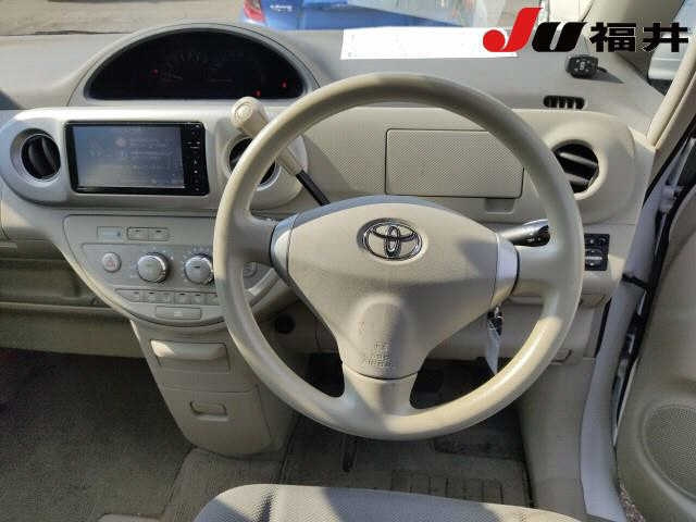 TOYOTA PORTE 2012