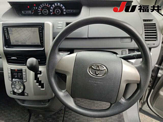 TOYOTA VOXY 2008