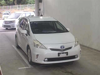 TOYOTA PRIUS ALPHA 2014