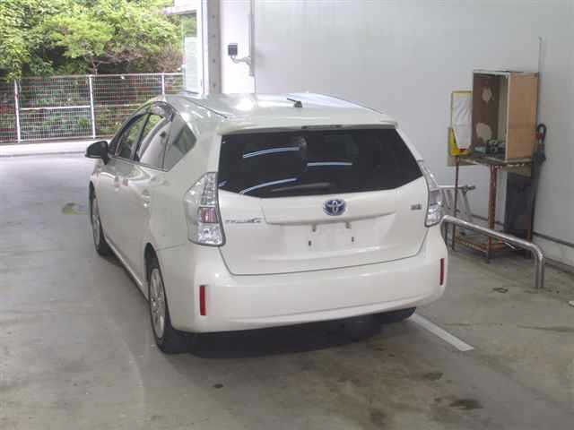 TOYOTA PRIUS ALPHA 2014