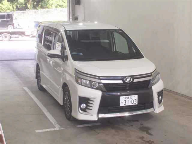TOYOTA VOXY 2014