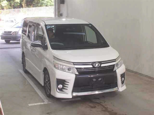 TOYOTA VOXY 2015