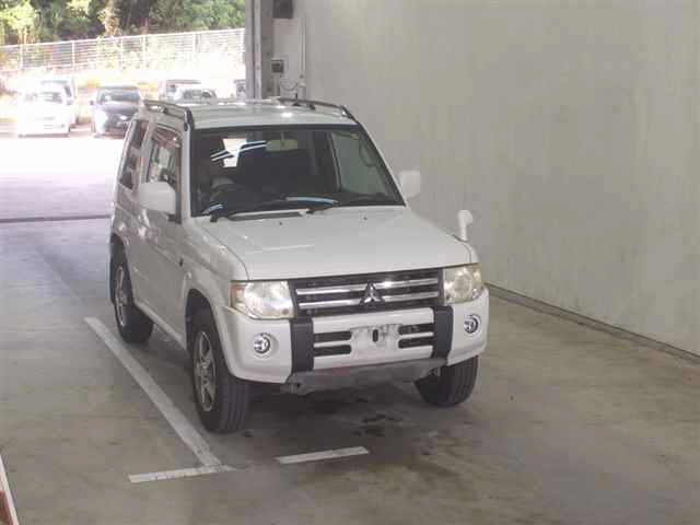 MITSUBISHI PAJERO MINI 2010