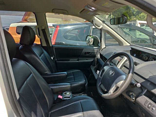 TOYOTA VOXY 2012