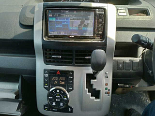 TOYOTA VOXY 2012