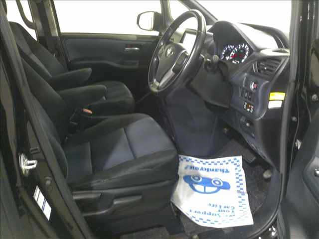 TOYOTA NOAH 2014