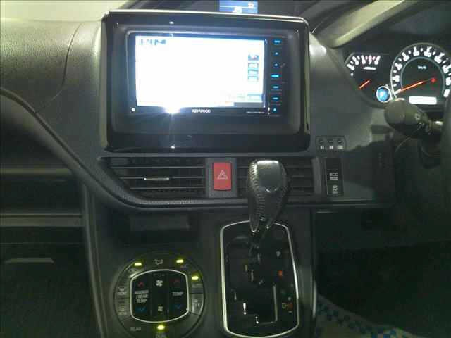 TOYOTA NOAH 2014
