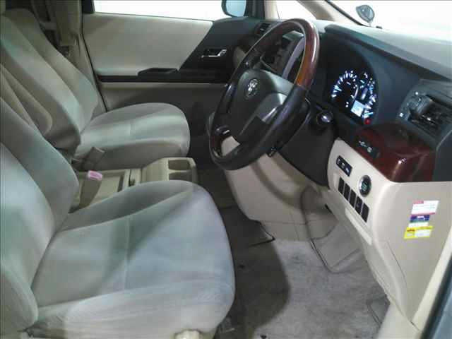 TOYOTA ALPHARD 2010