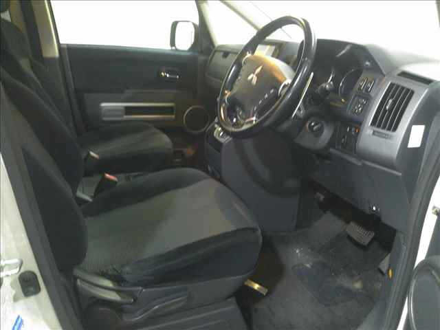 MITSUBISHI DELICA D5 2010