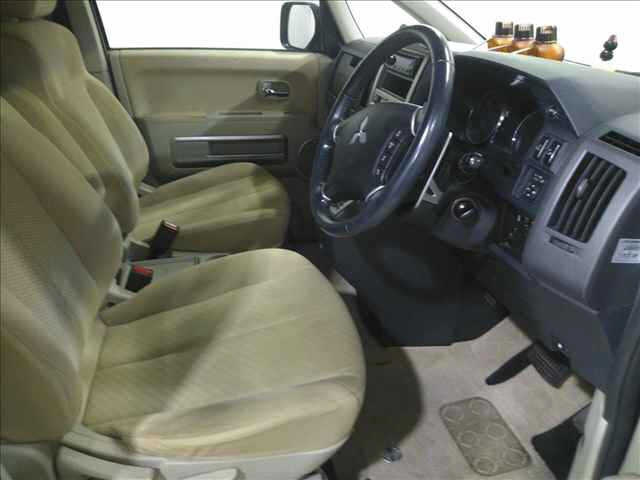 MITSUBISHI DELICA D5 2010