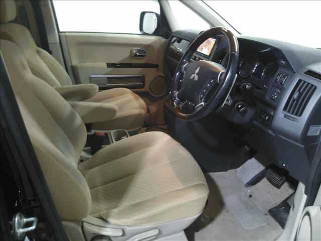 MITSUBISHI DELICA D5 2010