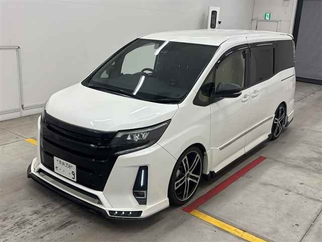 TOYOTA NOAH 2018