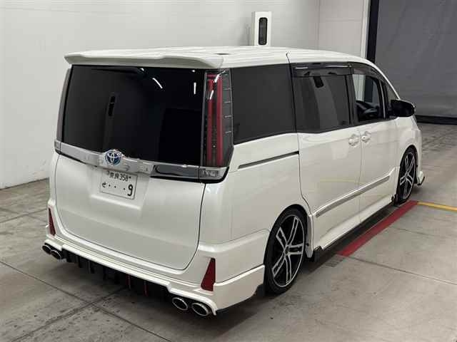 TOYOTA NOAH 2018