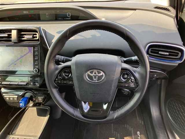 TOYOTA PRIUS 2021