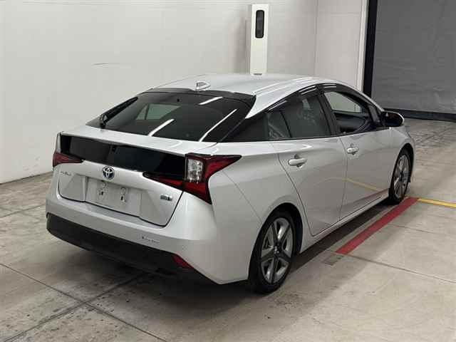 TOYOTA PRIUS 2021