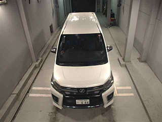 TOYOTA VOXY 2017