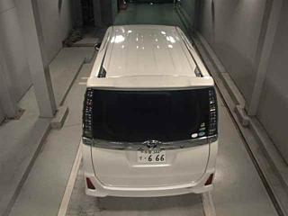 TOYOTA VOXY 2017