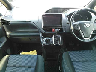 TOYOTA VOXY 2017