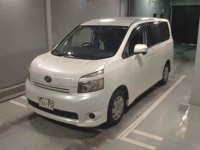 TOYOTA VOXY 2008