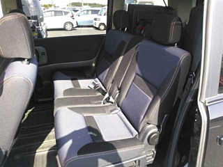 NISSAN SERENA 2010