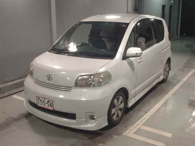 TOYOTA PORTE 2010